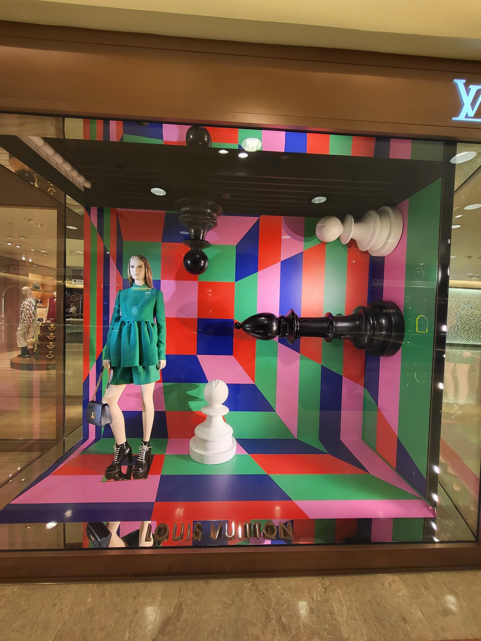 vitrine louis vuitton