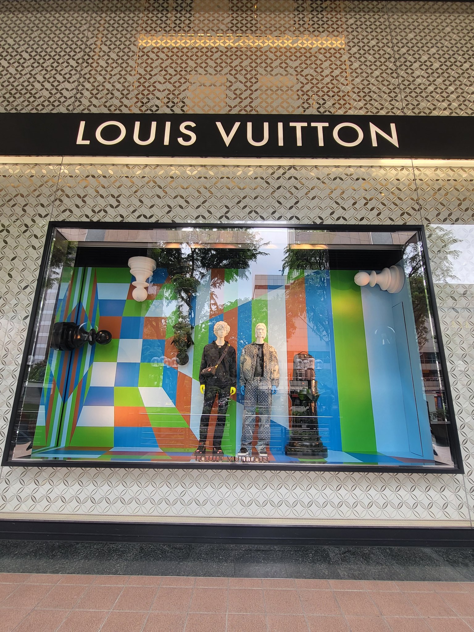 Olimpiu Di Luppi on X: Louis Vuitton is in full chess-themed mode this  January.  / X