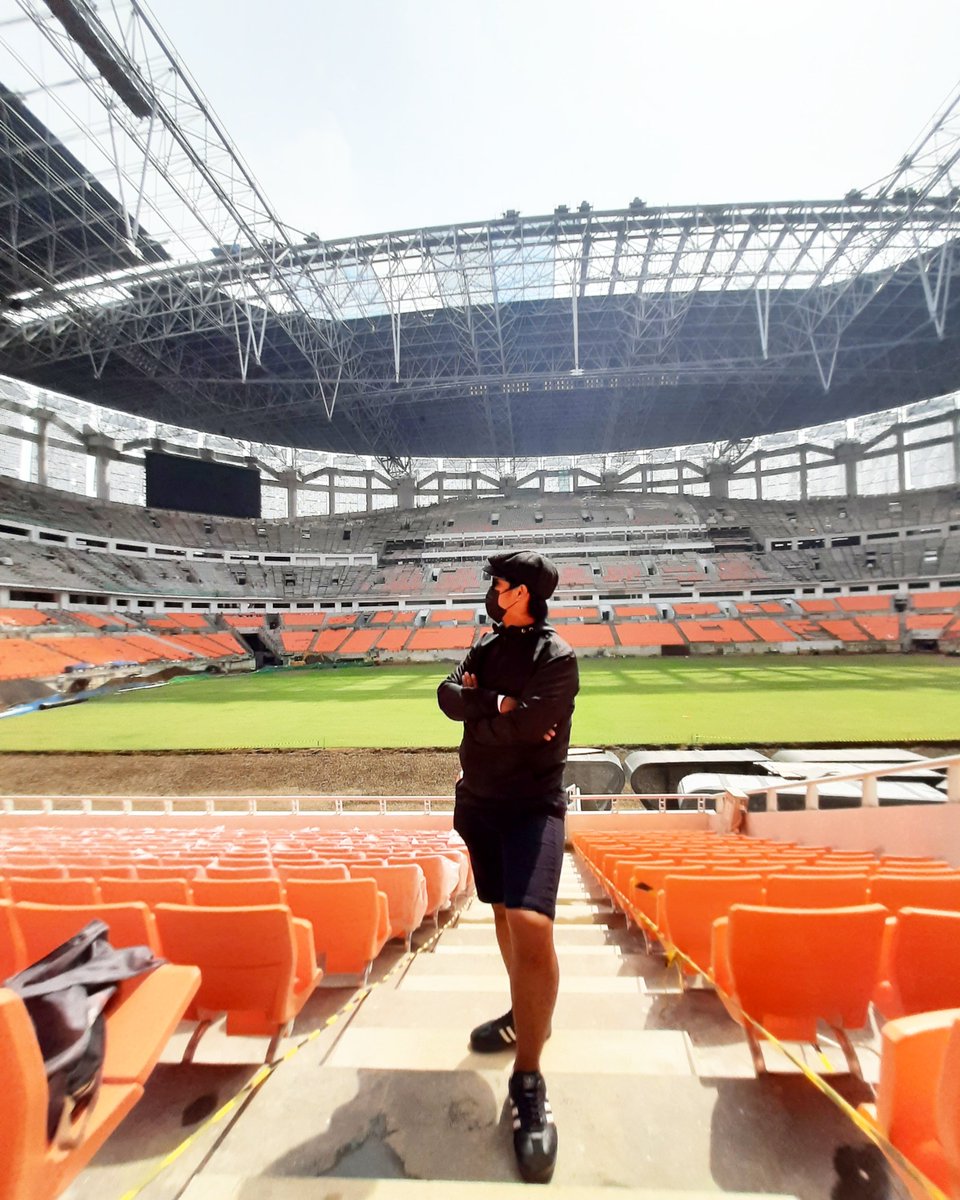 novalwilliam_'s tweet photo. Bangga mengawal pembangunanmu, walaupun prosesnya belum rampung tetapi aura magis dari stadion ini sudah mampu membuat merinding, ga sabar rasanya melihat PERSIJA bertanding ,berdiri dan bernyanyi selama 90 menit 
#JakartaInternationalStadium #YukKitakeJIS #IniStadionKita https://t.co/8AtjgVTT59
