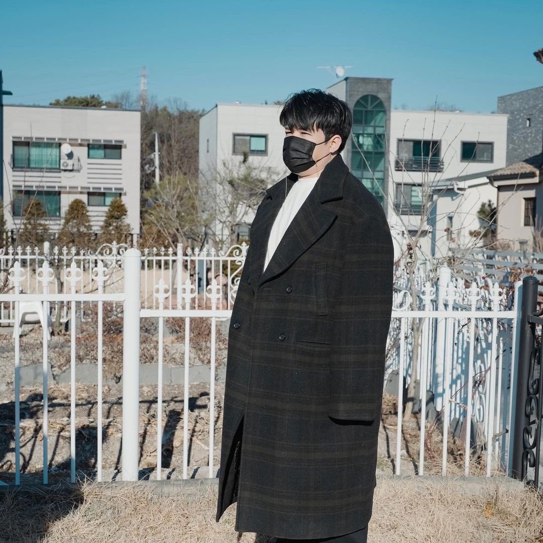 sapphireblue_my's tweet photo. 220115 ShinDong ig update
#JustHouse last shooting^^💙 https://t.co/jHY8Qn7JZ2