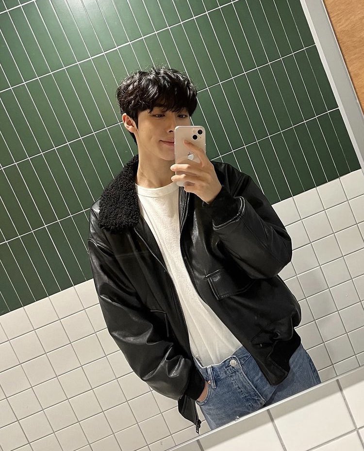 _wxochxn_'s tweet photo. #Trainee_A #WOOCHAN #조우찬 #우찬 💚 https://t.co/qgc94eiVKm