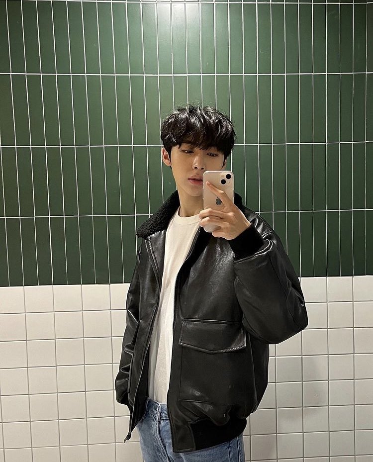 _wxochxn_'s tweet photo. #Trainee_A #WOOCHAN #조우찬 #우찬 💚 https://t.co/qgc94eiVKm
