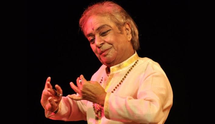 KjsceSymphony's tweet photo. Padma Vibhushan recipient and Kathak star Pandit #BirjuMaharaj passes away at the age of 83 at his home in Delhi. We offer our condolences to his family and fans at this grave hour. The master storyteller has left us with his nuanced performances to always remember!
#OmShanti https://t.co/drzZ4hVgKx