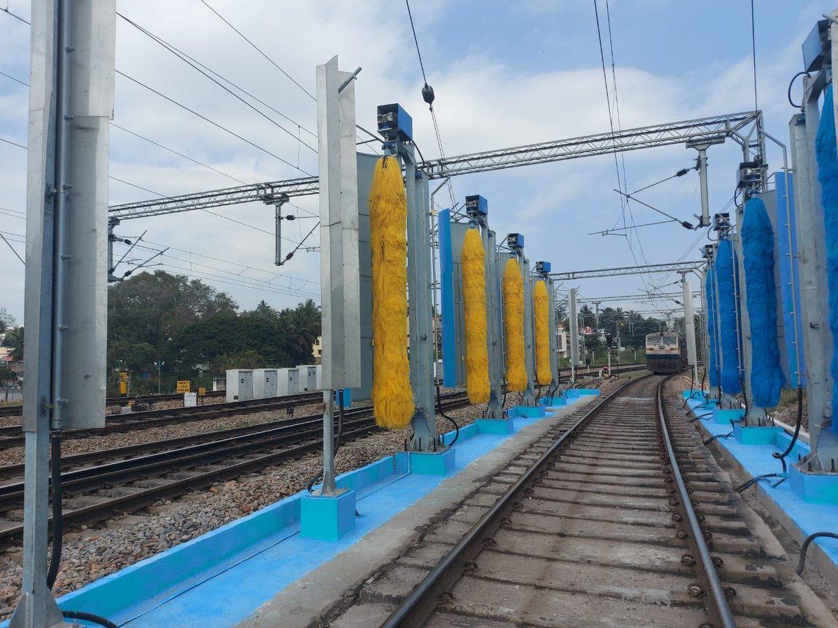 RailMinIndia's tweet photo. Automation for transformation:

In our constant endeavor to improve and set new benchmark. Automatic Coach washing plant is coming up at Mysuru, Karnataka. A move which will help in conserving water, better utilization of manpower &amp; better washing of coaches. https://t.co/hmDfNWWBnj