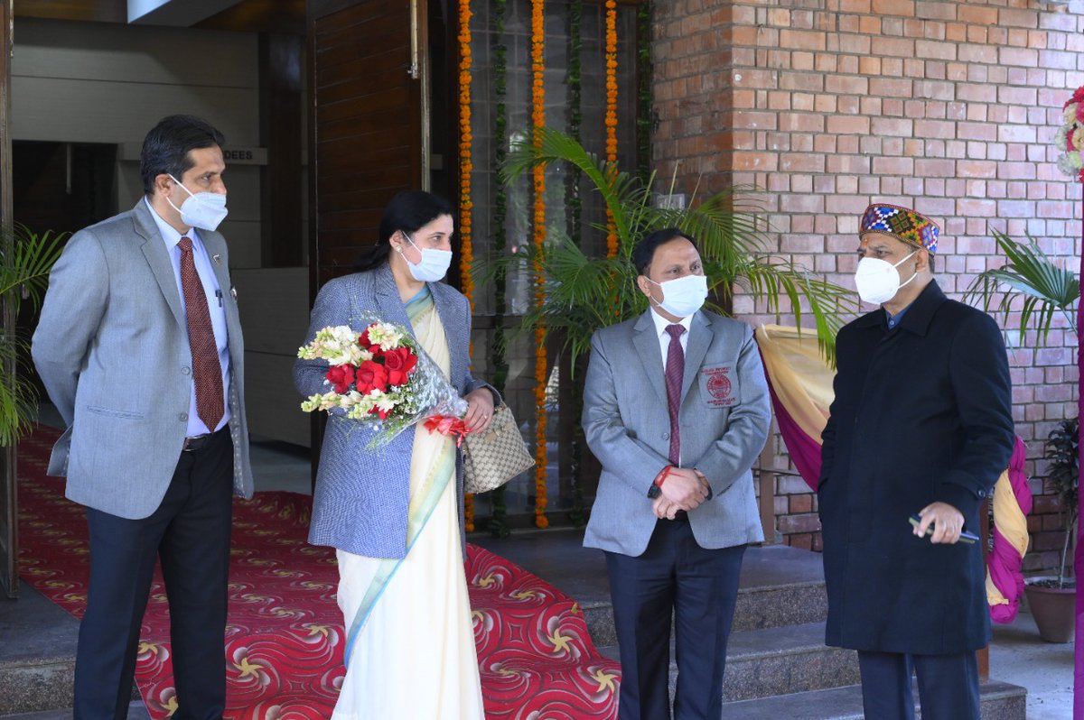 PajniSeth's tweet photo. Annual Sports Prize Distribution of Panjab University 1/1/22 (session 2019-20), Chief Guest Prof DP Singh ji welcomed by Vice Chancellor Panjab University Prof Raj Kumar ji, Being President of Panjab University Sports Council, It was honour for me  to welcome VC Prof Raj  Kumarji https://t.co/yYiCQCeD9r