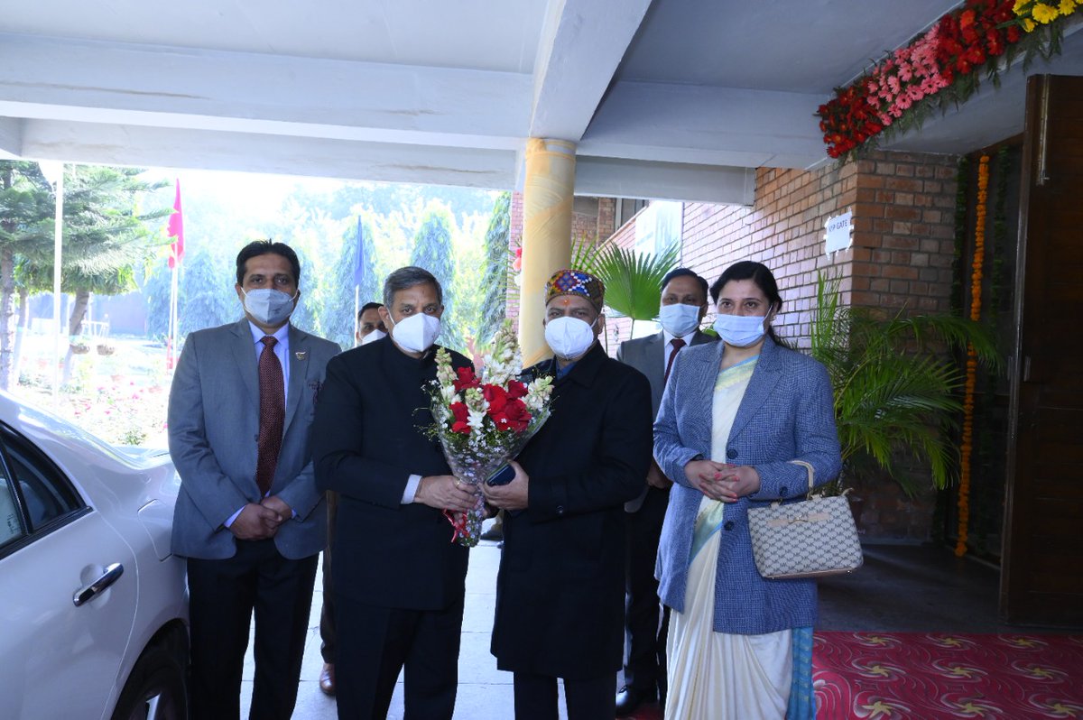 PajniSeth's tweet photo. Annual Sports Prize Distribution of Panjab University 1/1/22 (session 2019-20), Chief Guest Prof DP Singh ji welcomed by Vice Chancellor Panjab University Prof Raj Kumar ji, Being President of Panjab University Sports Council, It was honour for me  to welcome VC Prof Raj  Kumarji https://t.co/yYiCQCeD9r