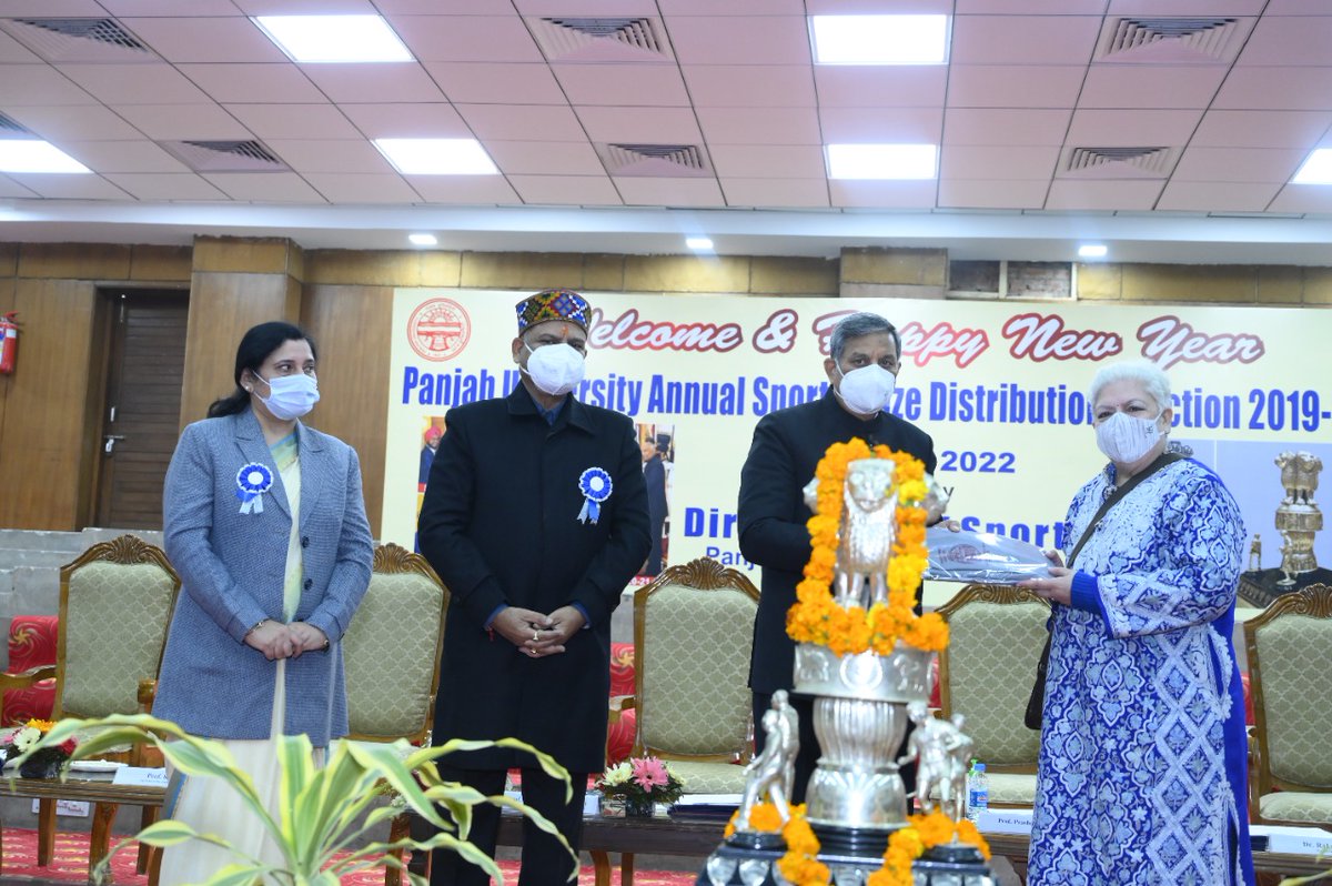 PajniSeth's tweet photo. Annual Sports Prize Distribution of Panjab University 1/1/22 (session 2019-20), Chief Guest Prof DP Singh ji welcomed by Vice Chancellor Panjab University Prof Raj Kumar ji, Being President of Panjab University Sports Council, It was honour for me  to welcome VC Prof Raj  Kumarji https://t.co/yYiCQCeD9r