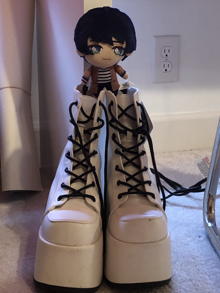 who likes my new shoes?? :)