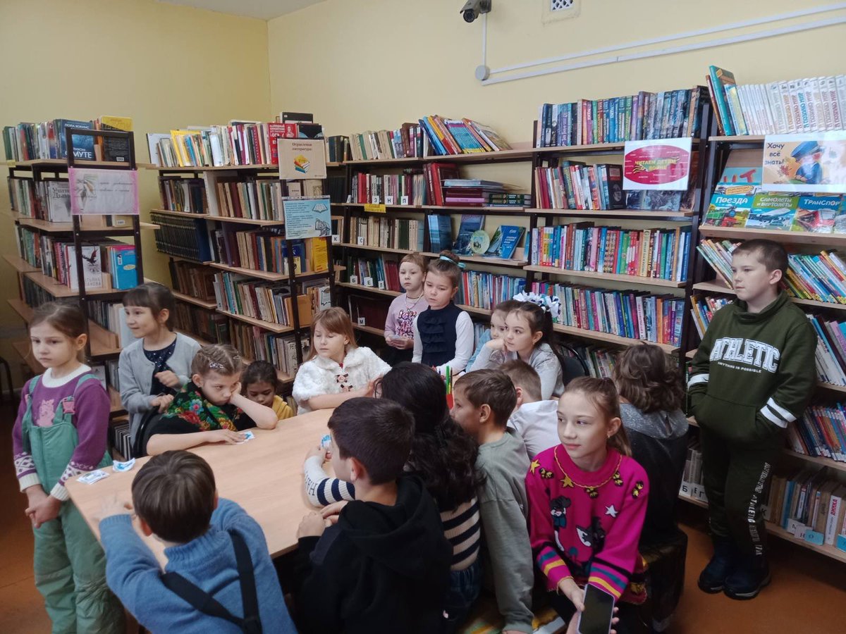activnayazhizn's tweet photo. К Дню Самарской губернии в библиотеке поселка Самарский с учащимися начальных классов было проведено краеведческое путешествие «Мой родной Самарский край»🗺

@splopatino @Volzhsky_adm https://t.co/R3yoxfL4YG
