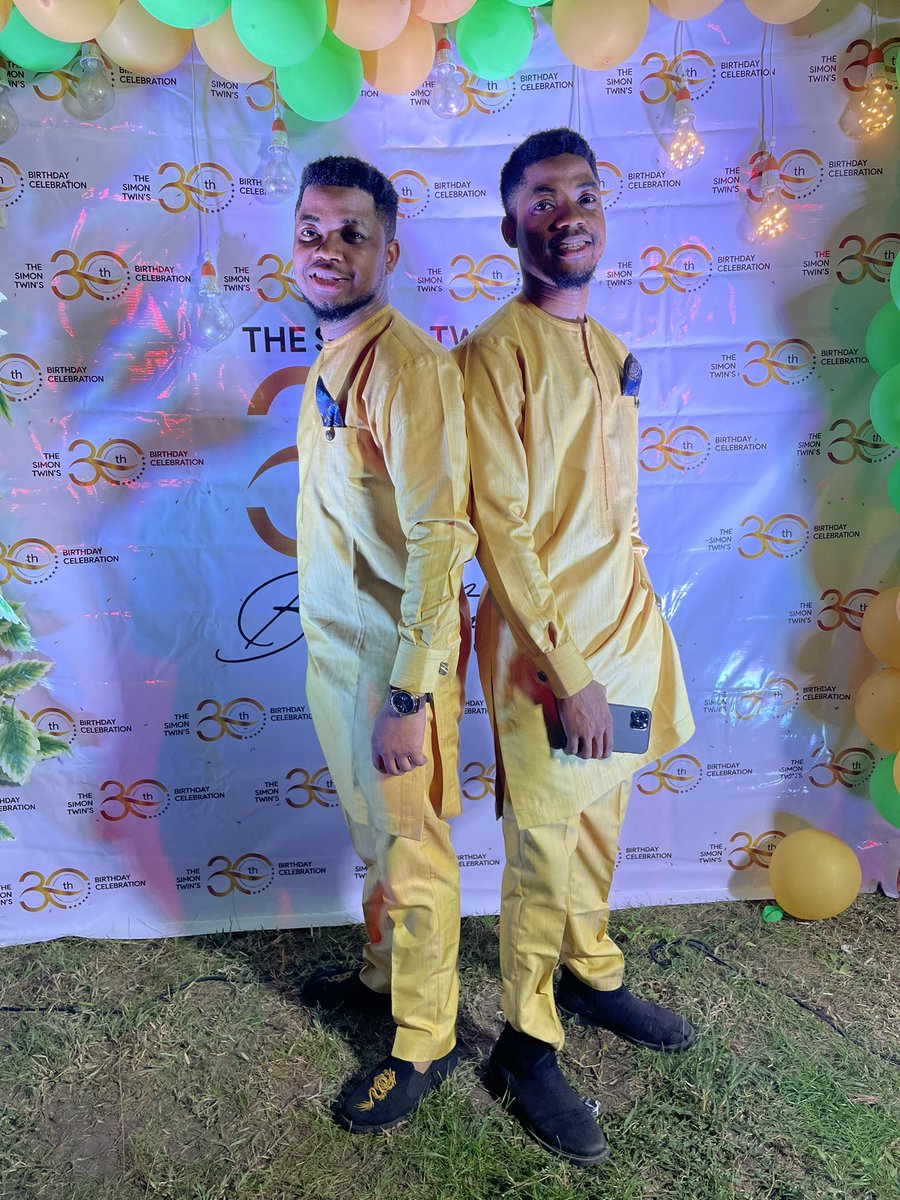 Iconic_Seanie's tweet photo. Its my Birthday Today, Thatβs the Tweet. #Twinity
@I_amWeedKhalifa https://t.co/KsPNTUn4Cd