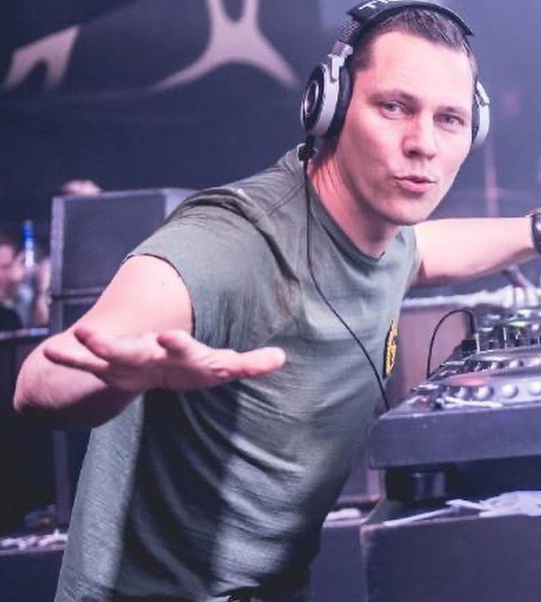 Happy Birthday to Tiesto.
(17 January 1969) 