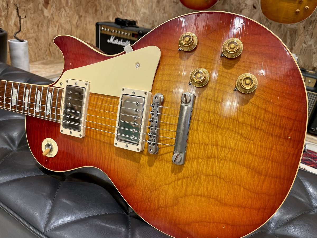 fumiwoya's tweet photo. 新入荷！Gibson  True Historic 58 Les Paul  Murphy Aged ！貴重なトゥルーヒストリック&amp;マーフィーエイジドです！58ながら細かいフレイムが全面に出ており、非常にカッコよろし！
#murphyaged #lespaul #usedguitar #Gibson 

https://t.co/MYn6SrBSJz https://t.co/weQamE2GUo