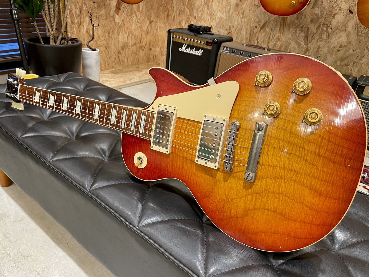 fumiwoya's tweet photo. 新入荷！Gibson  True Historic 58 Les Paul  Murphy Aged ！貴重なトゥルーヒストリック&amp;マーフィーエイジドです！58ながら細かいフレイムが全面に出ており、非常にカッコよろし！
#murphyaged #lespaul #usedguitar #Gibson 

https://t.co/MYn6SrBSJz https://t.co/weQamE2GUo