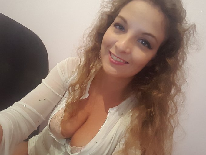 Bon lundi 😋 Quoi de pr&eacute;vu aujourd'hui ? https://t.co/MpTguWlmSp