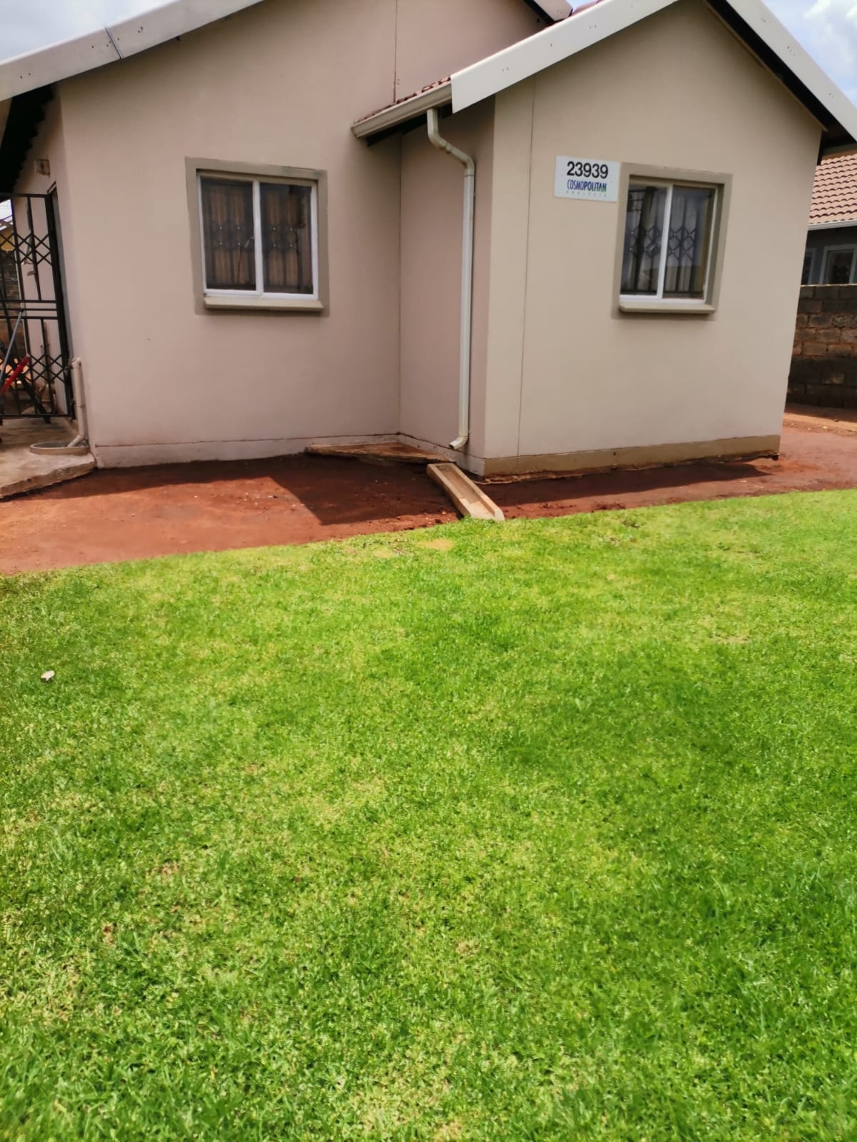 3 pic. Protea Glen Ext 27 Soweto 3 bedroom No Fittings For R4500 p/m Dm me if interested https://t.co/QTZm5px5lr