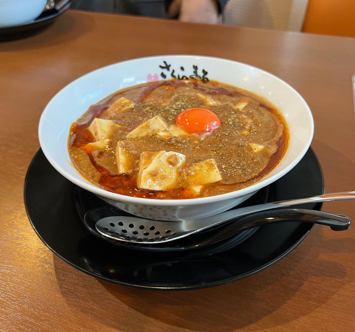 さくらまる🌸さんへ [豚骨麻婆麺] と〆ダイブめし さくらまるさんテッパンのデフォ😋極太平打ち麺にマイルドな豚骨スープにHOT🔥な麻婆、ヒーハー🔥な美味しい一杯です😋