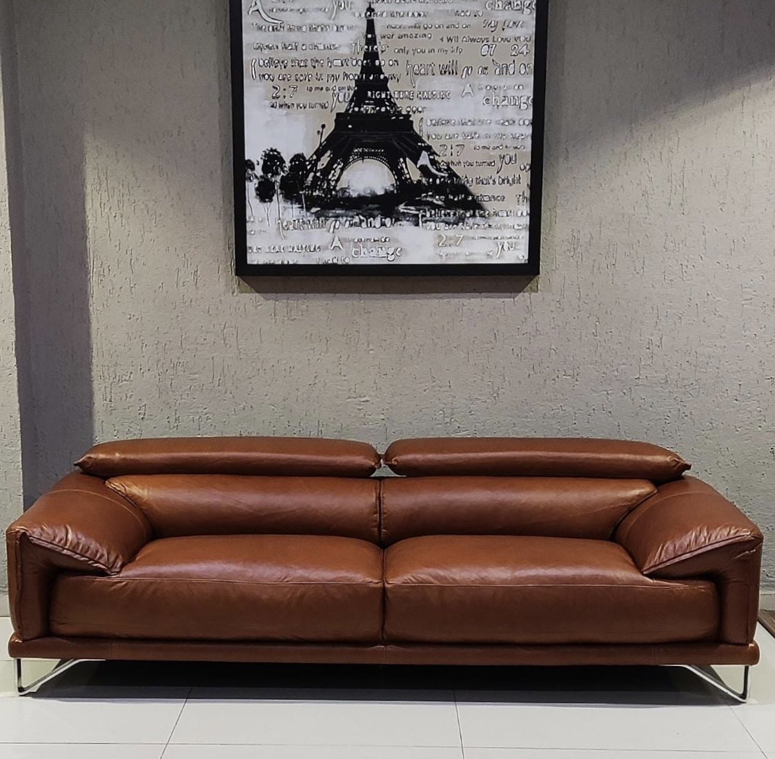 fine_sofas's tweet photo. Venezuela premium sofa range in 
semi aniline leather. World class feather and foam 
seating. Adjustable neck rest. Fully customisable. In 
pure leather and fabric. #leathersofas 
#premiumleathersofaset https://t.co/B03wDlOxcP