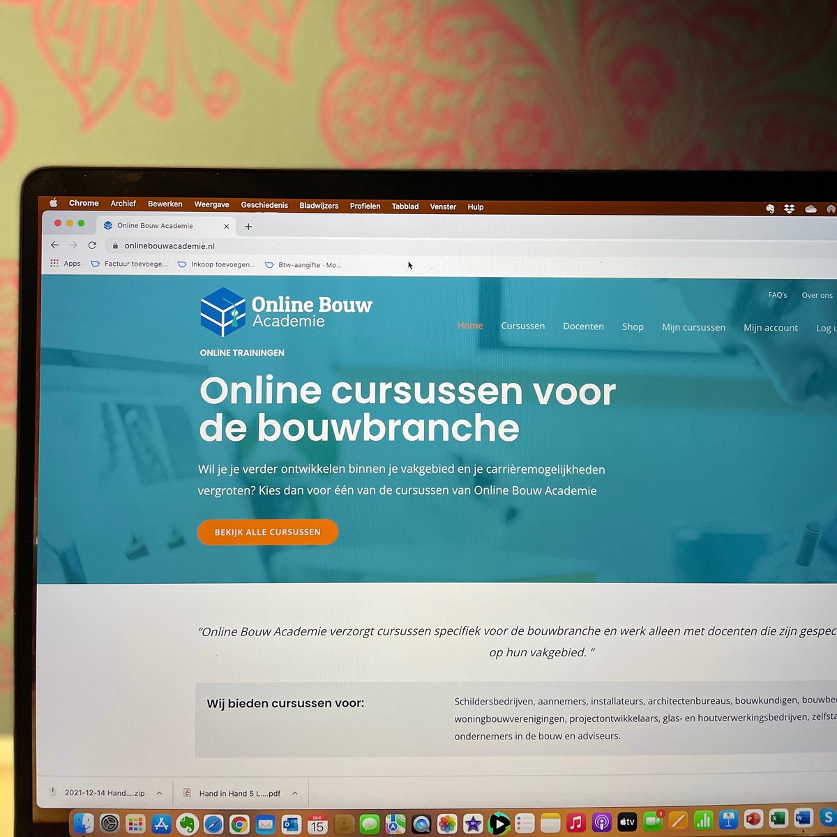 FransReichardt's tweet photo. Vandaag weer vroeg uit de veren om verder te werken aan de online cursus #Klantgerichtheid voor bouwondernemers, installateurs en schildersbedrijven.
Binnenkort in de Online Bouw Academie van #Eisma Media Groep.
#elearning #klantgerichtheid #klantbeleving #cx https://t.co/s7yULmgn1a