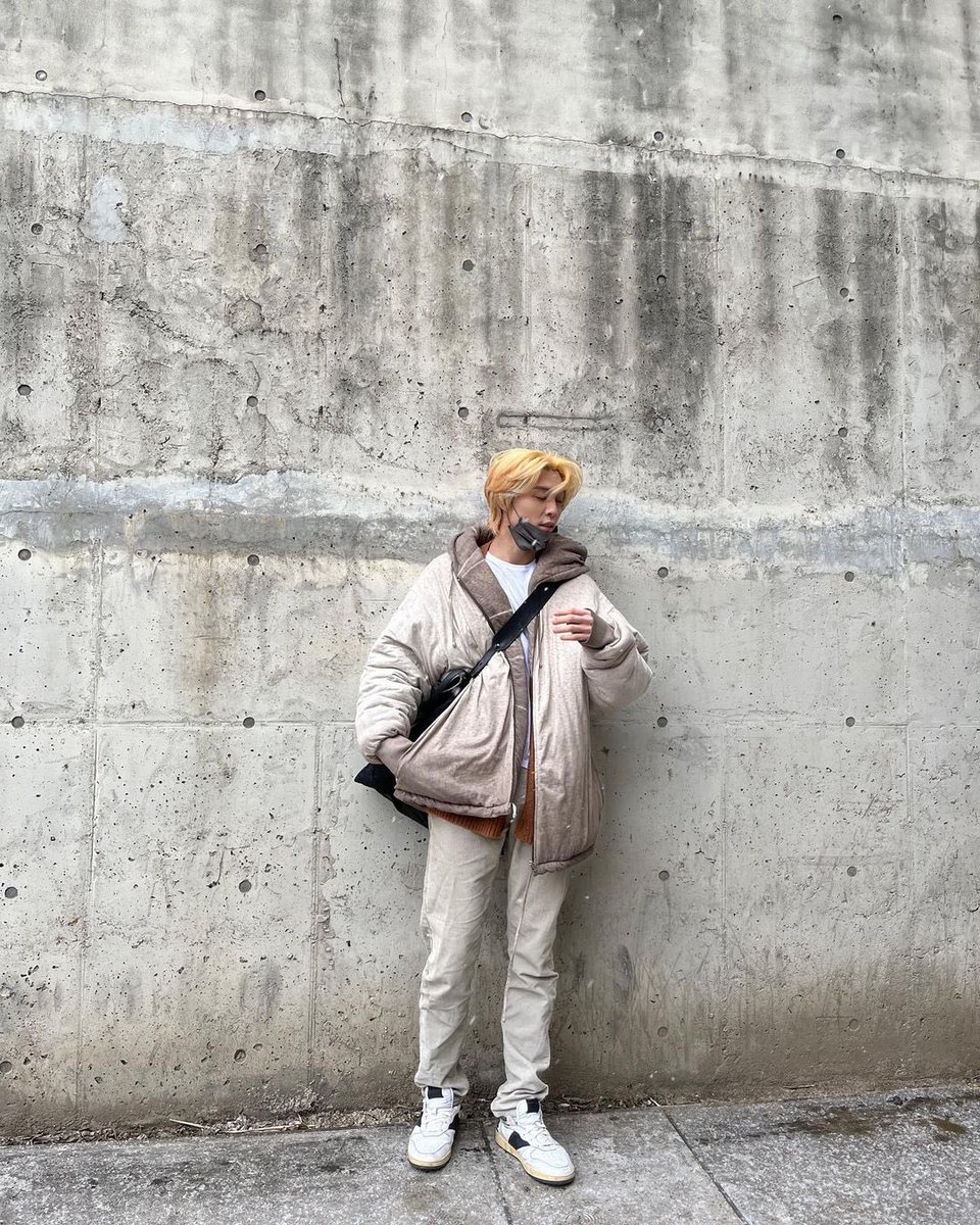 _sjohnny's tweet photo. Going blonde.

P.s. something got into my eyes but the pic looks good so I’m uploading it anyway. https://t.co/BhdosggpsK