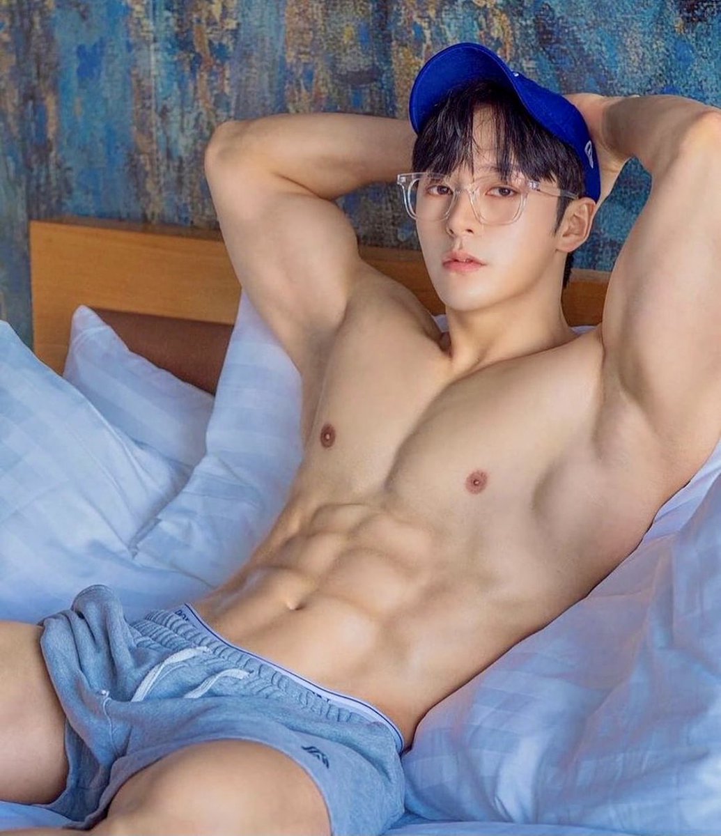 AsianMenX1's tweet photo. https://t.co/7pNyhqn1t5
