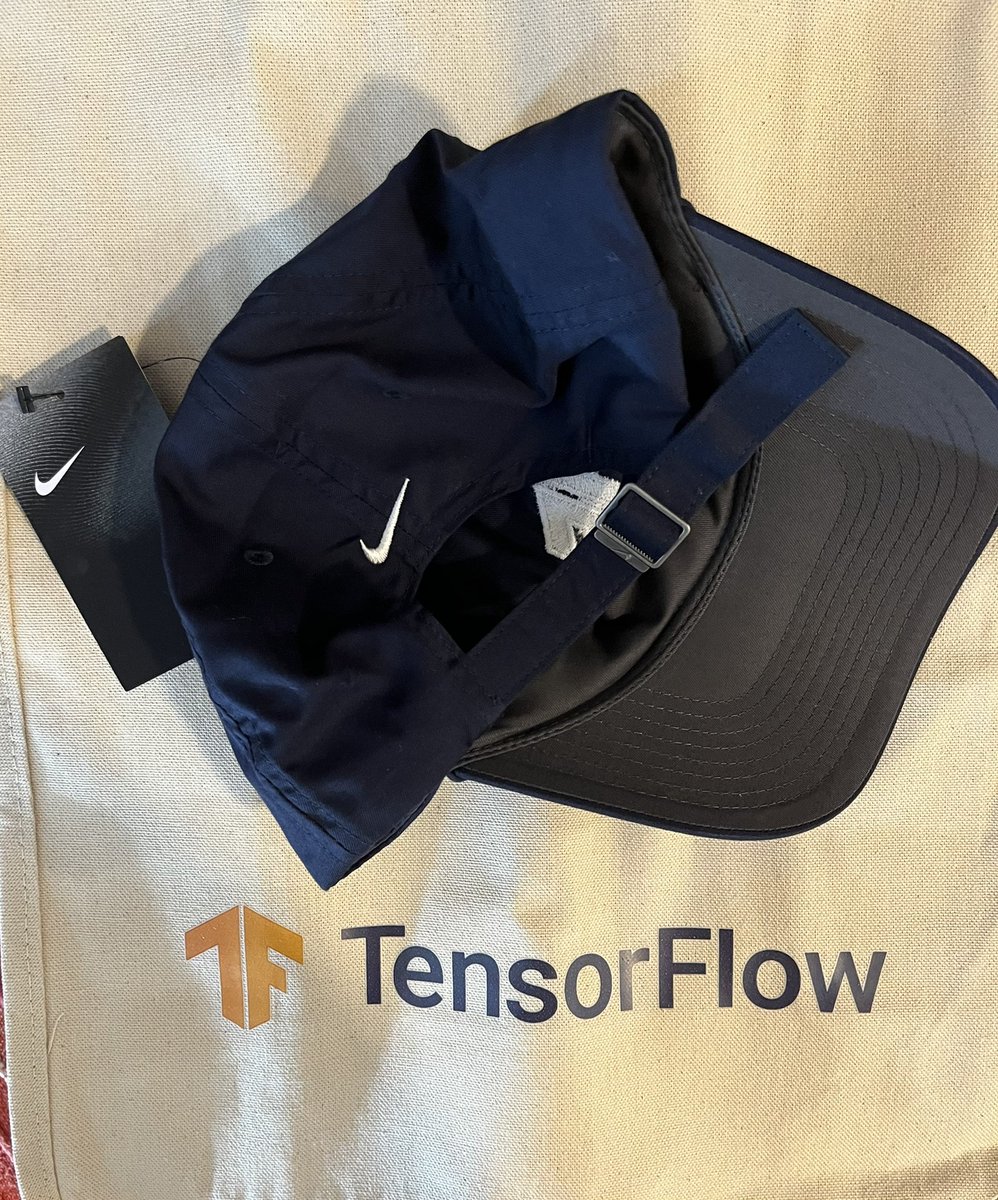 eeshetty's tweet photo. 2022 sucked till @TensorFlow sent me the best ever merch 🥺💖 

#WIMLSymposium 2021 was really good and they sent over some free swag to commemorate the same! Can’t wait for the 2022 conference ✨ https://t.co/9f4wCPU0K3