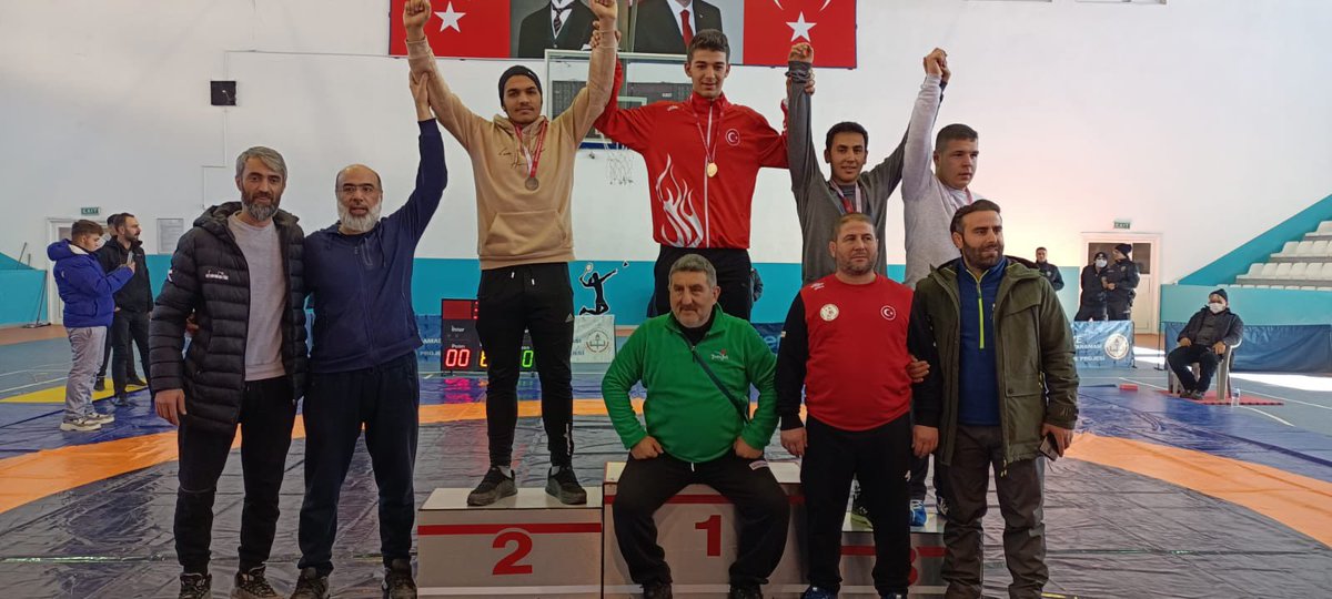 GSB_Hakkari's tweet photo. 13-16 Ocak 2022 tarihlerinde Kars ilinde yapılan okul sporlarında gençler A Güreş   müsabakalarında sporcularımız Grekoromen’de Ali Ölmez 87 kg da 3.ü serbest stilde Tarık Daya 92 kg da 3.ü olmuştur. Sporcularımızı tebrik ederiz. 
@kasapoglu @idrisakbiyik @gencliksporbak https://t.co/T644Hx7X9C