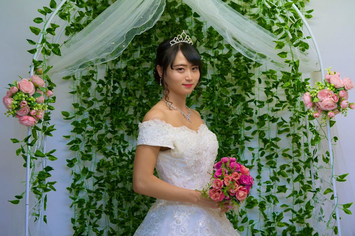 comms_yuki's tweet photo. お久しぶりに戻ってきました💍
大人になって戻ってきました☺️

普段はパーソナルトレーナーとして仕事していますが、先日久しぶりにウェディングドレスに袖を通しました👰

ご縁に感謝です🌸

#ブライダル 
#ウェディングドレス
#ドレス
#ブライダルモデル
#モデル
#パーソナルトレーナー 
#トレーナー https://t.co/tbFiSMMHss