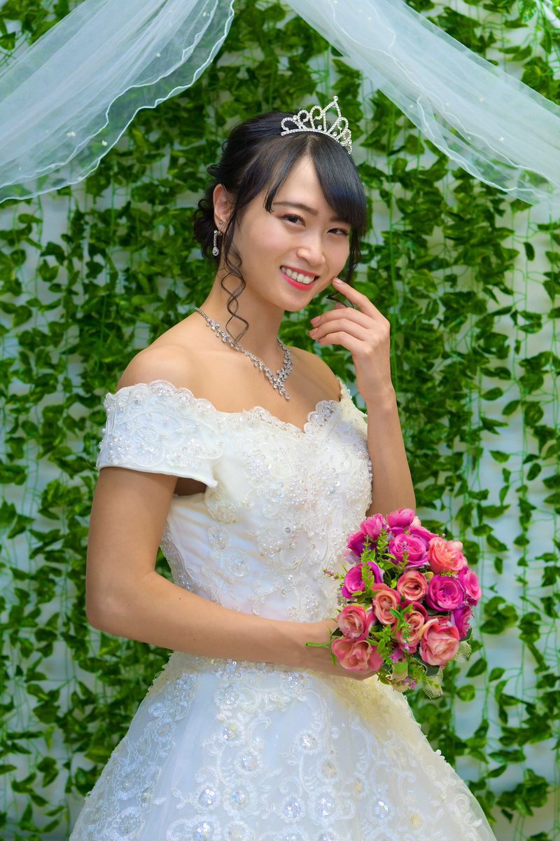 comms_yuki's tweet photo. お久しぶりに戻ってきました💍
大人になって戻ってきました☺️

普段はパーソナルトレーナーとして仕事していますが、先日久しぶりにウェディングドレスに袖を通しました👰

ご縁に感謝です🌸

#ブライダル 
#ウェディングドレス
#ドレス
#ブライダルモデル
#モデル
#パーソナルトレーナー 
#トレーナー https://t.co/tbFiSMMHss