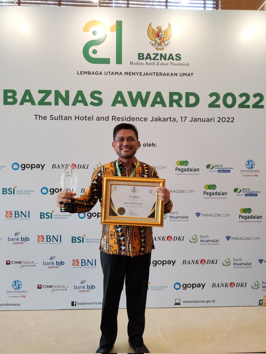 RahmadRaden73's tweet photo. Alhamdulillah... Baitul Mal Aceh mendapat penghargaan sebagai BAZNAS dengan Dampak Penyaluran Zakat Terbaik https://t.co/PyAm1WdIVB