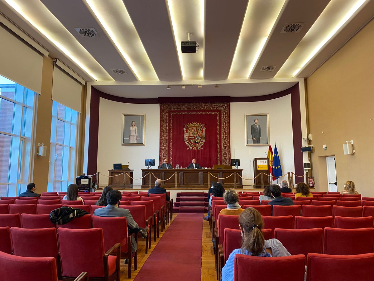 El Embajador-Director de la <a href="/esc_espana/">Escuela Diplomática</a>,  Alberto Antón, y el Presidente de la Asociación de la Prensa de Madrid, <a href="/JuancanoAPM/">Juan Caño</a>, han inaugurado esta mañana el V Curso de Especialización en Diplomacia y Relaciones Internacionales para periodistas.
<a href="/aprensamadrid/">APM</a>