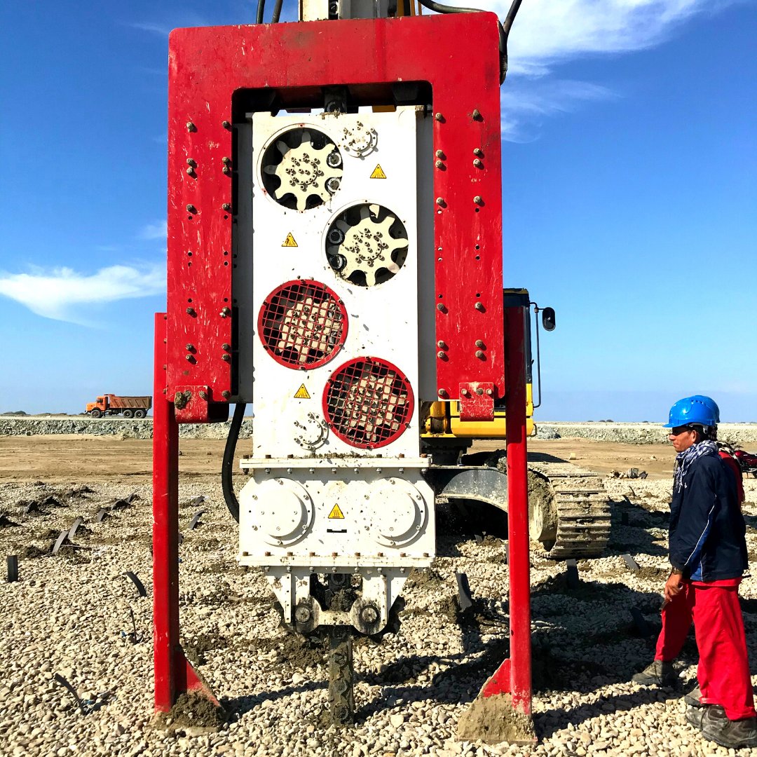 omsvibro's tweet photo. #OMS #WickDrain Machine is very useful equipment to drain the water in the cohesive soils, thus, the liquefaction risk is minimal and settlement time is higher than standard procedures.
This extraordinary machine was used to place hundreds of #wick in the soil in a #project 🏆 https://t.co/W0CtRBTM3b