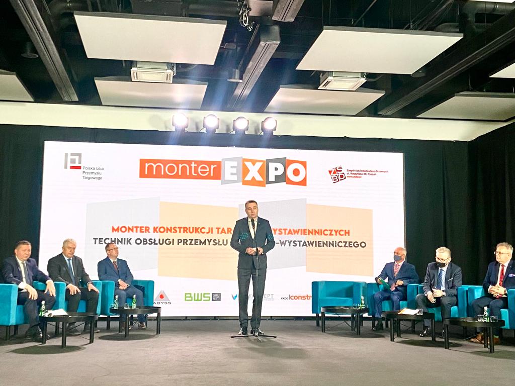 GrupaMtp's tweet image. Trwa konferencja prasowa poświęcona projektowi #MonterExpo. Z inicjatywy członków #PIPT do klasyfikacji zawodów szkolnictwa branżowego wprowadzone zostaną dwa nowe zawody:
✅Monter Konstrukcji Targowo-Wystawienniczych oraz ✅Technik Obsługi Przemysłu Targowo-Wystawienniczego