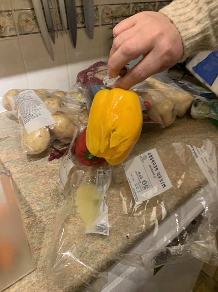 AndreaJPage's tweet photo. @sainsburys 586265006 peppers rotten tried your contact us keep going round in circles, very poor https://t.co/GcBU7r3D6J
