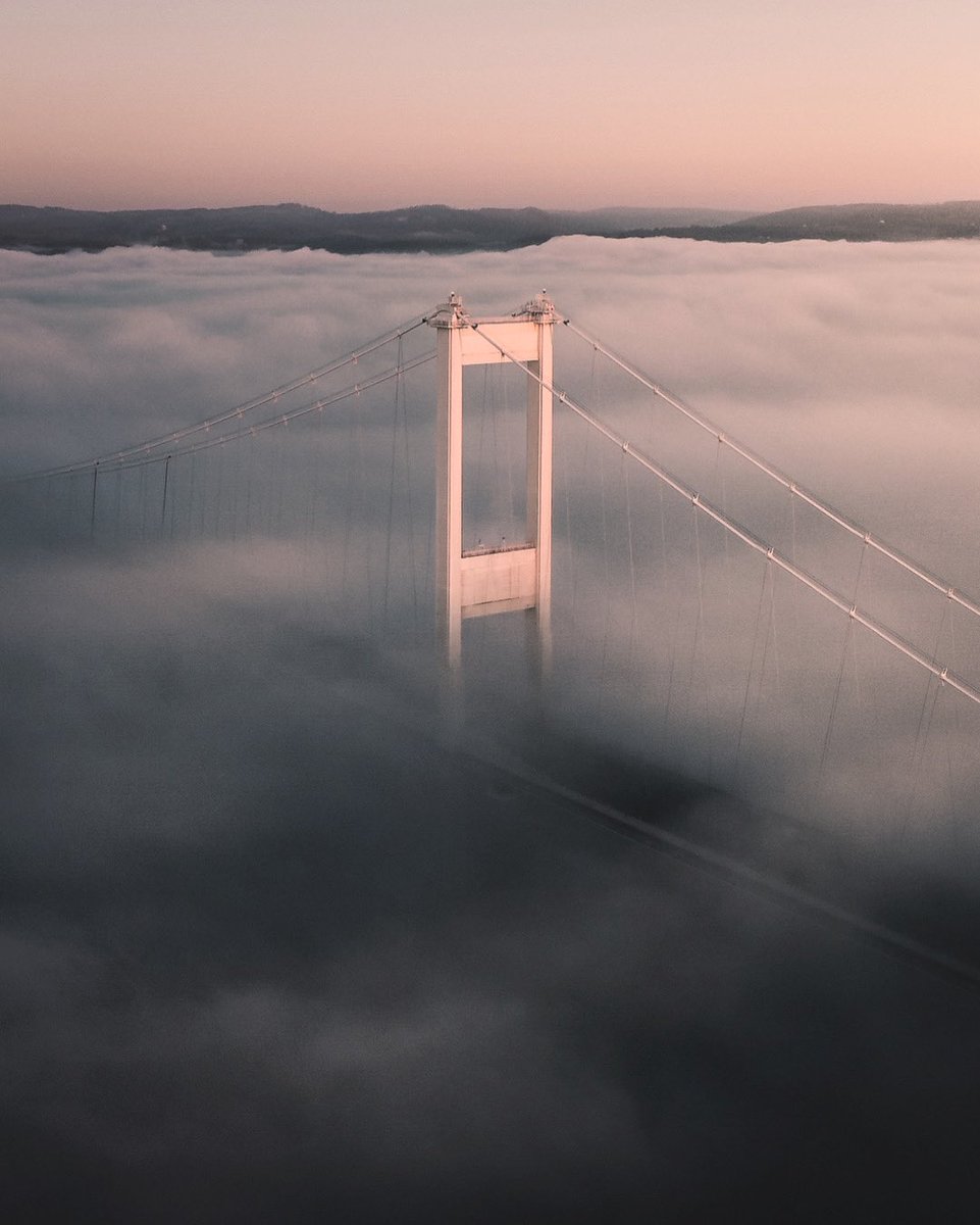 eddcope's tweet photo. Incredible scenes over the Severn Bridge last week. Show me your favourite misty shots below #severnbridge #riversevern #bristol #sunrise https://t.co/0IgqjrbCL2