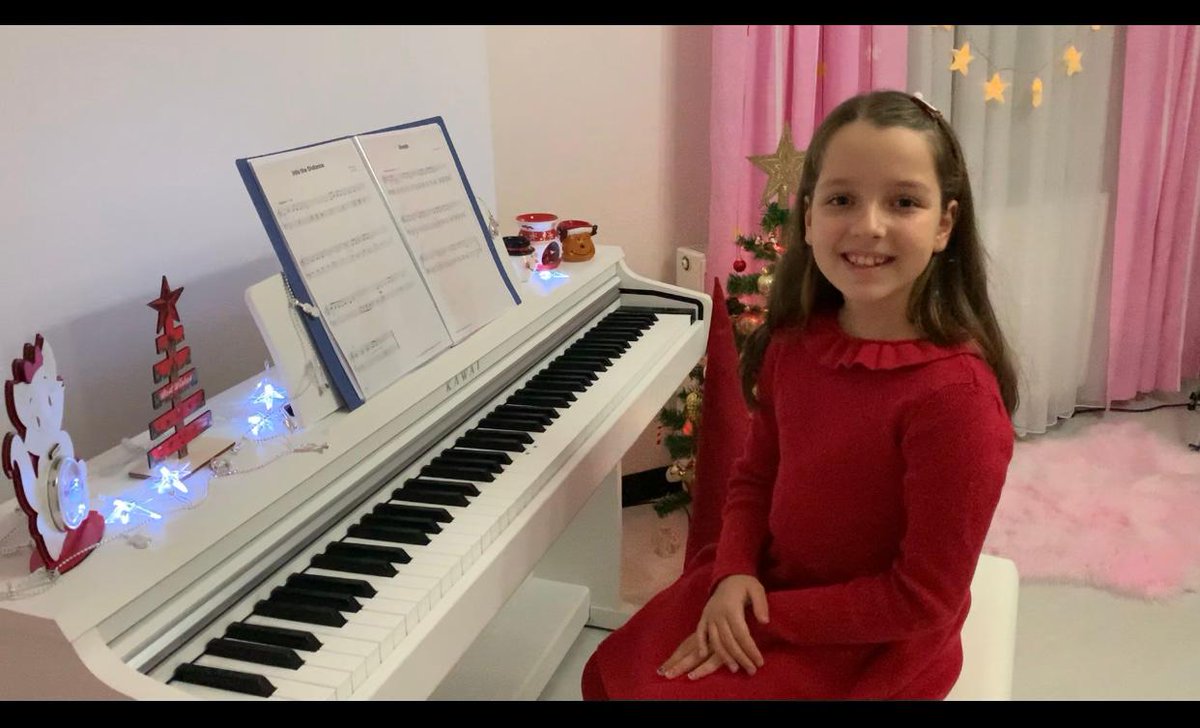 “New Year’s Stars || International Music Competition Türkiye yarışmasında AA 8 yaş kategorisinde 3. olan öğrencimiz Beyza Gülnar'ı tebrik eder, başarılarının devamını dileriz.