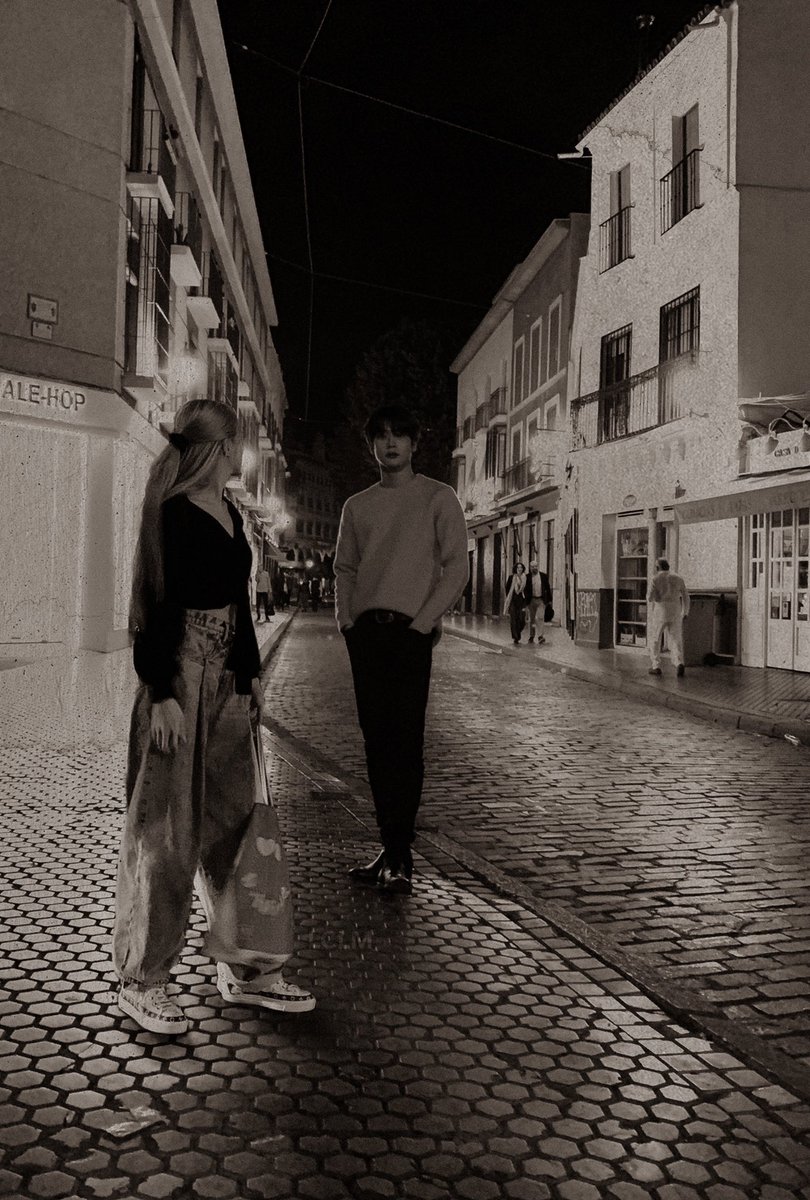 L0VEMBER's tweet photo. last pict of us, see you. https://t.co/mvH4UGarkg