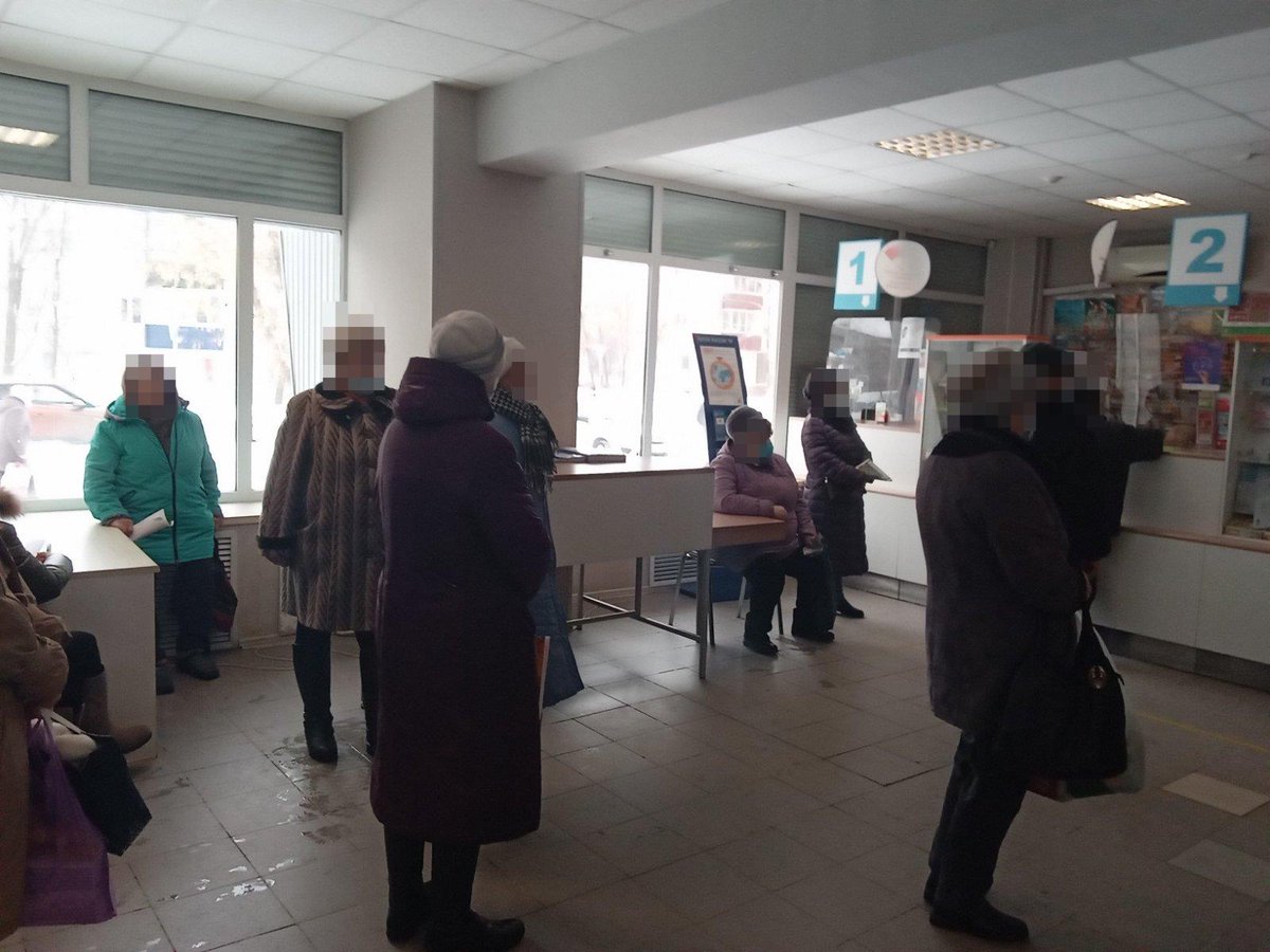DEVIL63RUS's tweet photo. @SamMobilePriem, @SamRegion_Press, @admsyzran, @ruspostofficial 
Почта России отделение 446009. Вы, когда начнете работать? 17.01.2022 время 10:45 – «электронная очередь» не работает, полный зал народа. https://t.co/gGbnL2n3fO