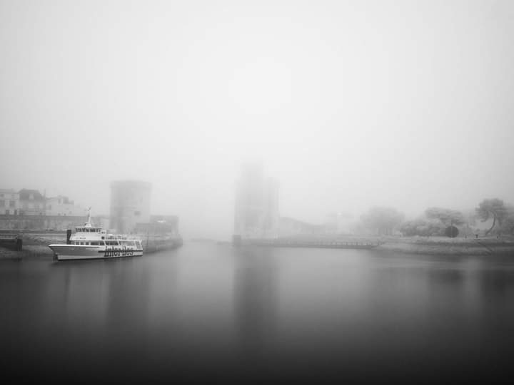 MargRochelaise's tweet photo. [Quai des Brumes, Vieux Port de #LaRochelle
📷 Krawa Studio Atlantique de La Rochelle
@LaRochelle_OT - @leCMN - @VisitNAquitaine 
#regard #photographie #larochelle #krawa https://t.co/ZpSVJe9aFR