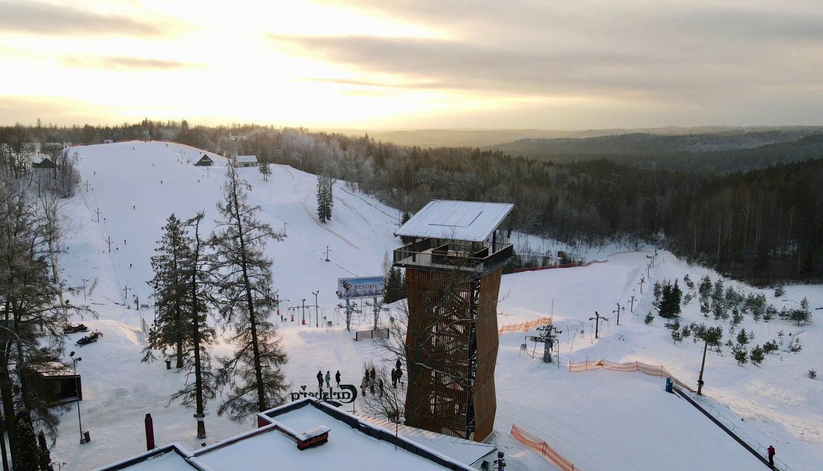 Observation tower opened in #Cesis 🇱🇻 within #latruscbc #GreenTowers. #Greentechnologies🔋for 🌿nature management,🏕️tourism development and 🧘recreational facilities.Enjoy
🍃seasonal changes of nature (also online)
⛷️outdoors events
🤸better leisure time
🌐bit.ly/3rhxgWj