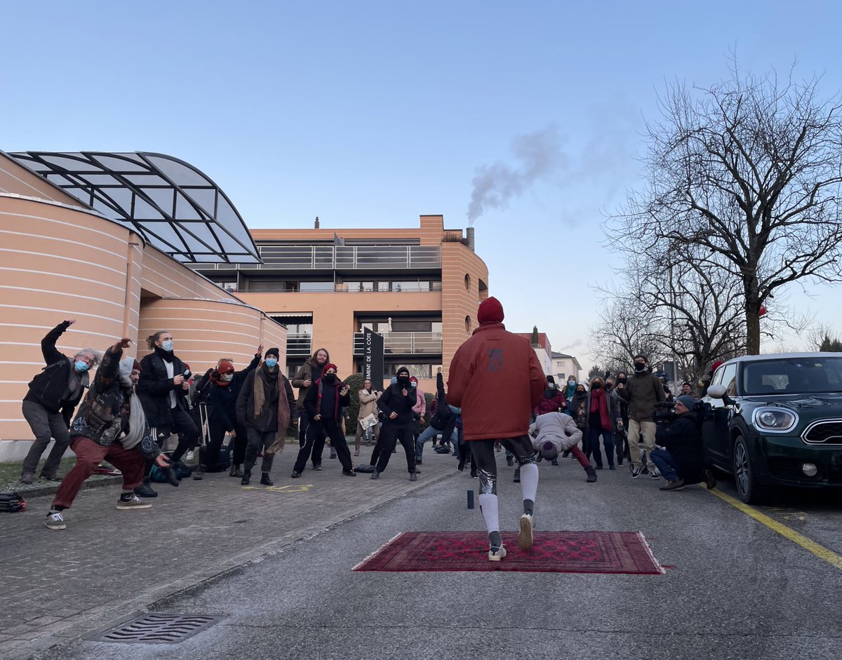 LoseLaura's tweet photo. Alors on danse: le procès des zadistes du Mormont à #Nyon, ça commence maintenant #zad @LaCoteJournal https://t.co/X73zAmyEjs