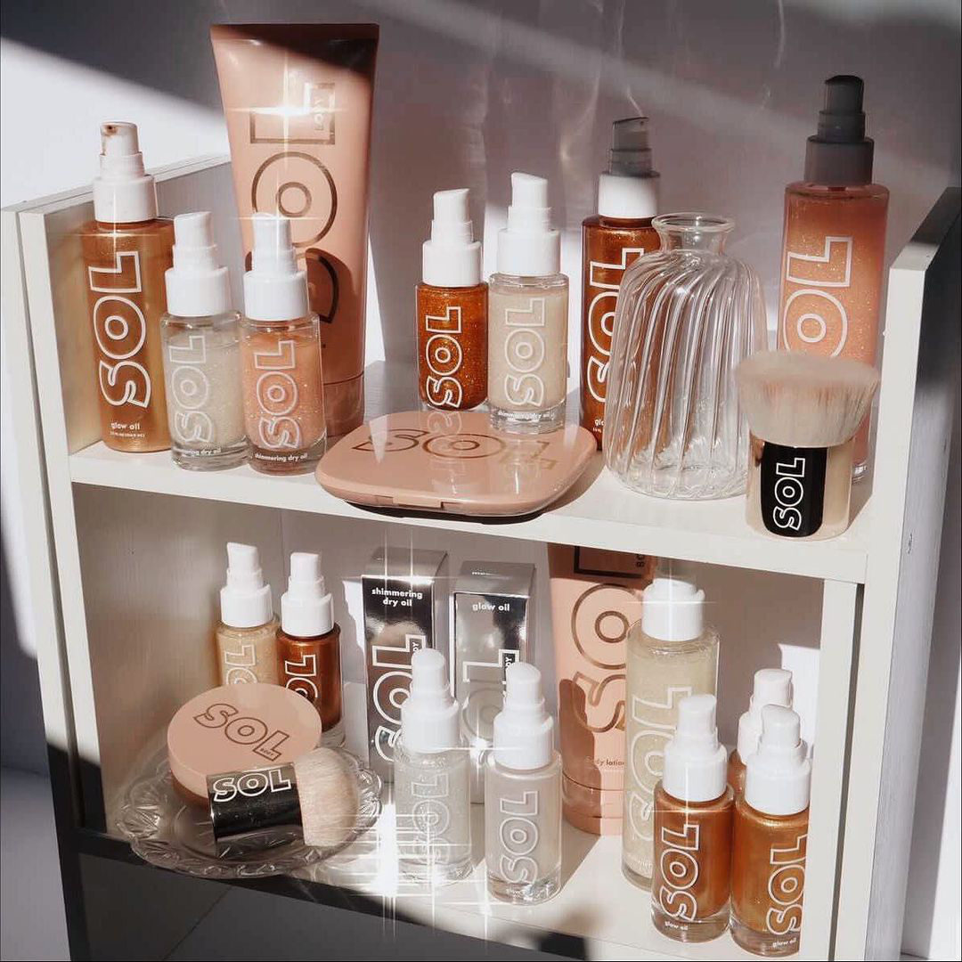 SolBodyCo's tweet photo. #shelfiesunday! Now this is the dream beauty line up 😍do you have a collection going? It's not too late to start one...❤️🤩
-
@makeup2themaxx
#collection #solbody #colourpopcosmetics #beautycollection #makeupcollection https://t.co/FScefySiY0