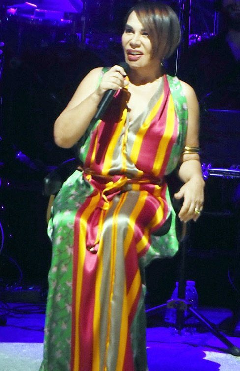 'Ne Kadar Yobazsınız" Dedi.
'Estağfurullah' Dedim,
"O Sizin Kafirliğiniz".
(NFK)
#haddinibilsezenaksu #sezenaksuhadinibil