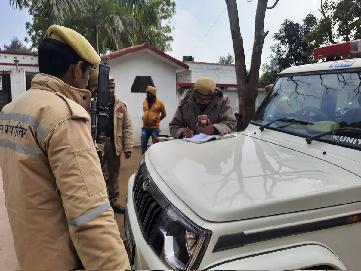 shravastipolice's tweet photo. #shravastipolice
पुलिस अधीक्षक श्री अरविंद कुमार मौर्य के निर्देशानुसार प्रतिसार निरीक्षक द्वारा रात्रि जोनल चेकिंग की गई।@112UttarPradesh #PRV, पिकेट, गार्द आदि ड्यूटी पर तैनात सभी कर्मचारी मुस्तैद मिले। 
#UPPolice https://t.co/QDF1dKckfT