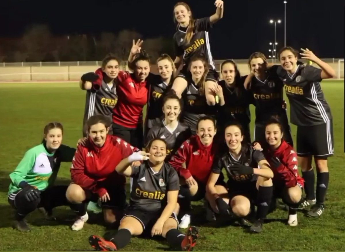 Ayer nuestras chicas del equipo femenino Crealia, tiraron del garra e hicieron una remontada épica, en los últimos 15 minutos del partido remontaron un resultado adverso de 0-3 y se impusieron 5-3 al equipo femenino de Simancas. Gracias chicas