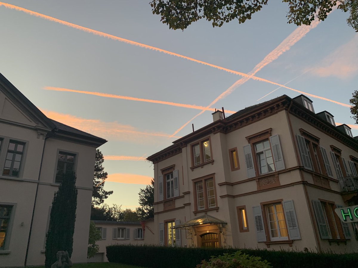 ClaudiusSittig's tweet photo. Jetzt ist es amtlich: Arbeite ab sofort als Professor für NdL an der @UniFreiburg - freue mich riesig auf die Zusammenarbeit mit den neuen Kololleg:innen und neue (digitale) Projekte …! #DigGerm #WissKomm #4postcolonialstudies #FNZ #twitterphilologie https://t.co/ooMZmsouqv