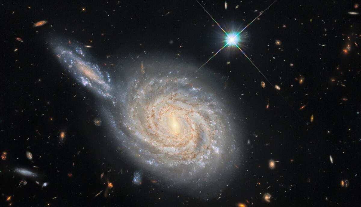 ordonews's tweet image. #Hubble #Examines #Space "standard candles" in #Galactic duo ordonews.com/hubble-examine…