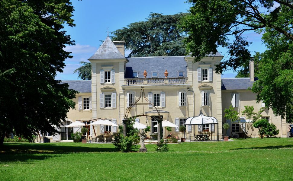 SifexChateaux's tweet photo. Wonderful fully #renovated 19thC #chateau ideally located 5 mins from shops and 15mins from #Marciac. #Outbuildings include #barns #stables #dovecote and a #Caretakershouse which can serve as a 2 bed #Gite. 13x 6 #heatedswimmingpool €1630000 https://t.co/44YVAIvfn9 https://t.co/9H5IrP5Kqw