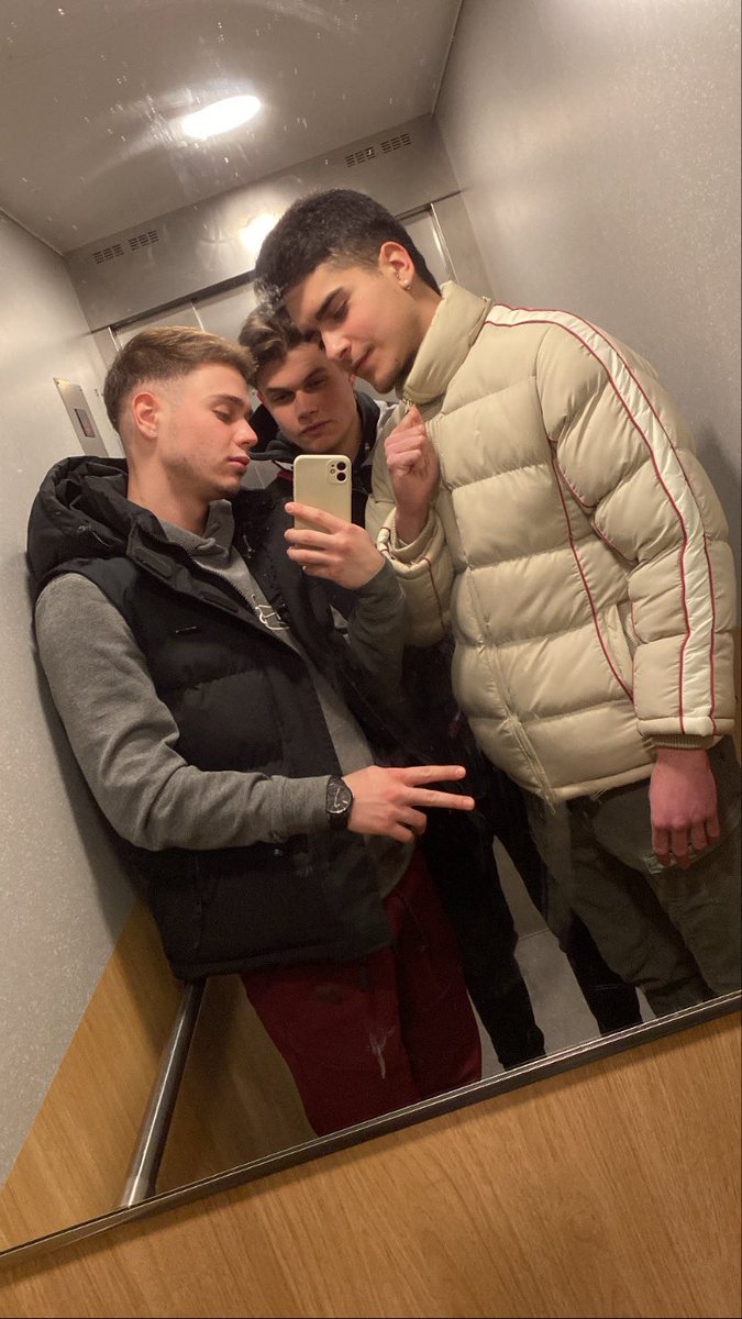 oscarso_'s tweet photo. La mafia del amor https://t.co/3EdiEqIuOE