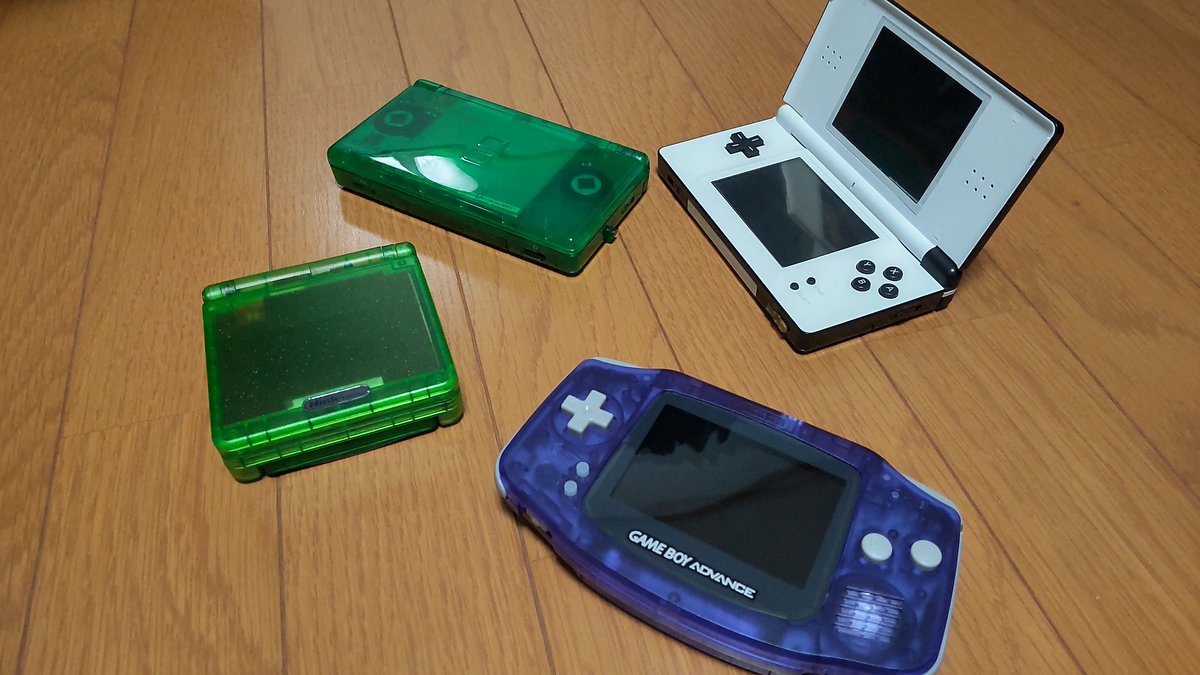 NumberSanHachi's tweet photo. 色々とイジった連中···
室温が10℃を下回る部屋で長時間作業すると風邪を引くぞ!
シェル交換や液晶交換は温かい部屋で行おう!おじさんとの約束だっ!
#GBA #GBSP #DSLite https://t.co/pSSPl9LeHM