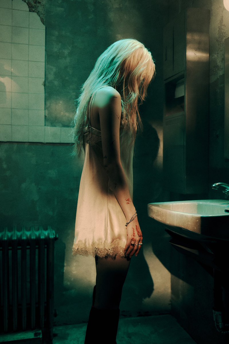 DC_TaeYeon's tweet photo. TAEYEON CAN'T CONTROL MYSELF
#오늘6시_태연신곡_CantControlMyself https://t.co/vv570YzeSZ